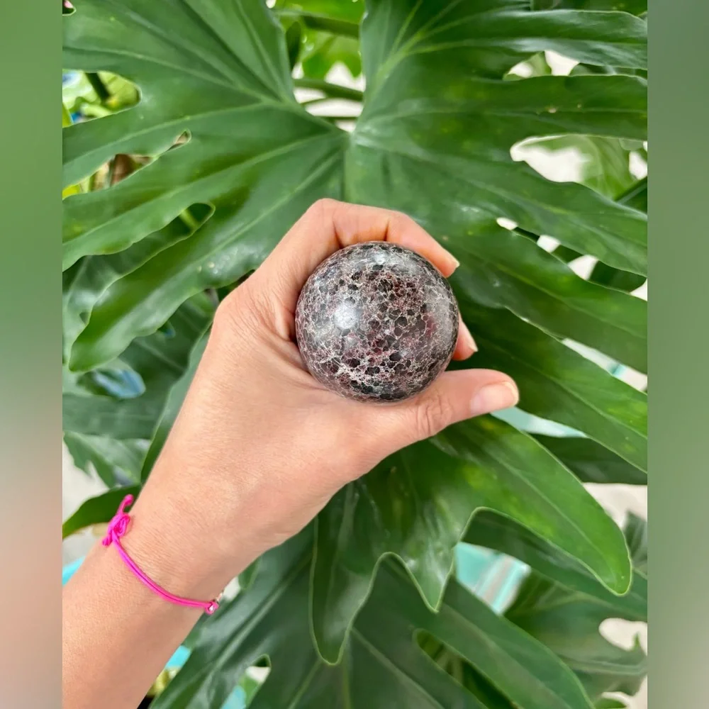Garnet sphere